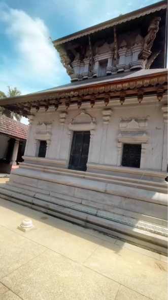 The rear of the shrine.