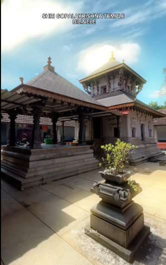 The temple from the side.
